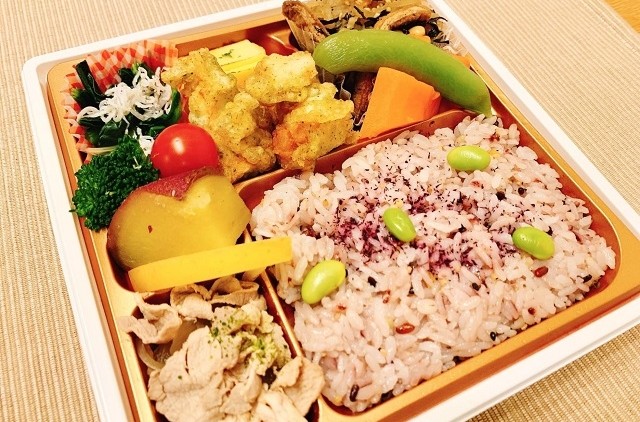 おいしく食べてフレイル予防を応援！大好評の『栄養はなまる弁当』を紹介